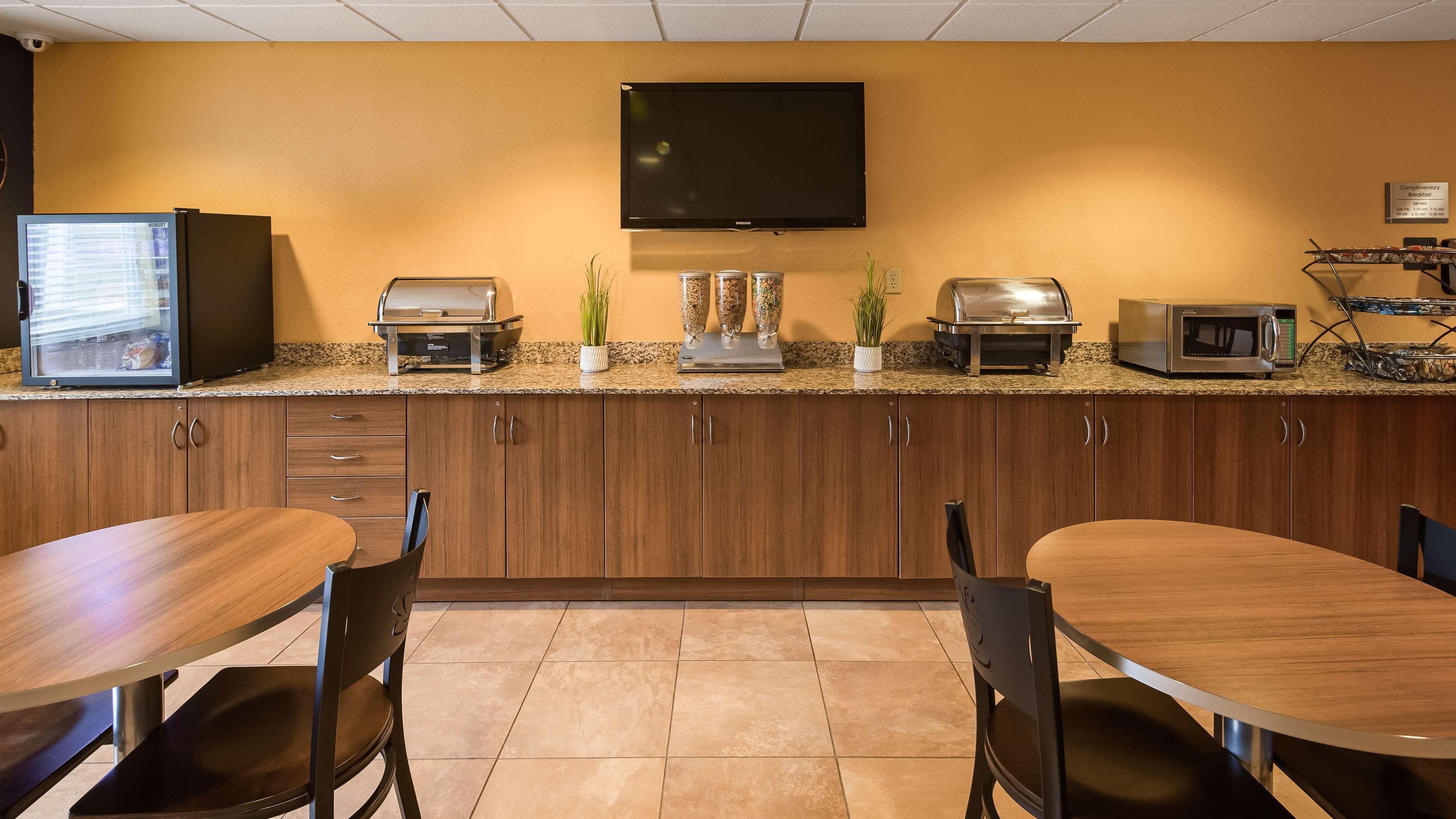 Surestay Plus Hotel By Best Western Keyser Екстериор снимка